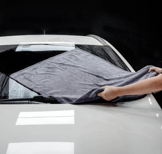 PURESTAR Superior Drying Towel L drying a car windshield