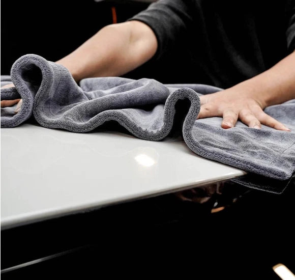 PURESTAR Superior Drying Towel L on a car roof